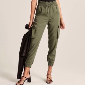 ABERCROMBIE AND FITCH GREEN HIGH WAISTED CARGO PANT JOGGER WITH POCKETS SIZE XS